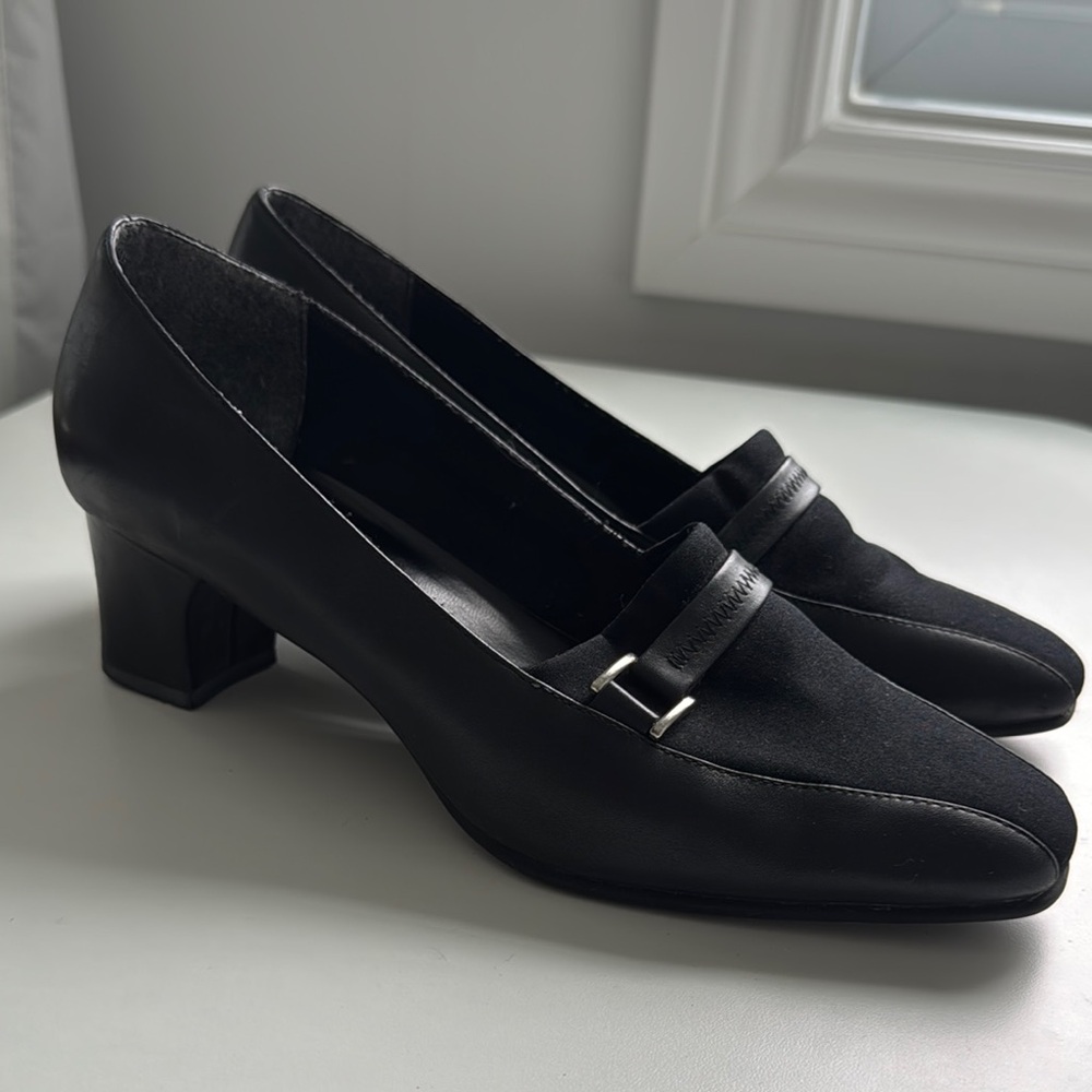 Elegant Black Naturalizer Women’s Shoes - 2- inch heel.